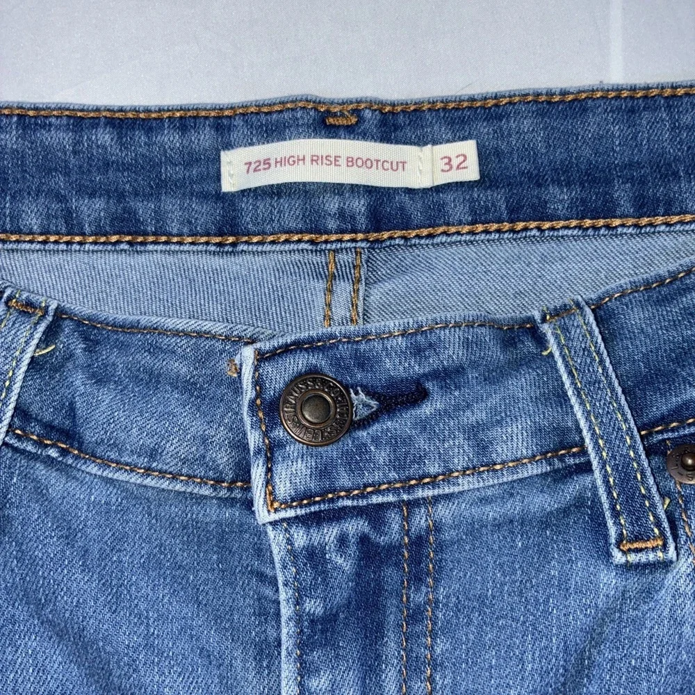 Levi's‎ 725 High Rise Bootcut Stretch Distressed Jeans Women's W32 L30 Blue
